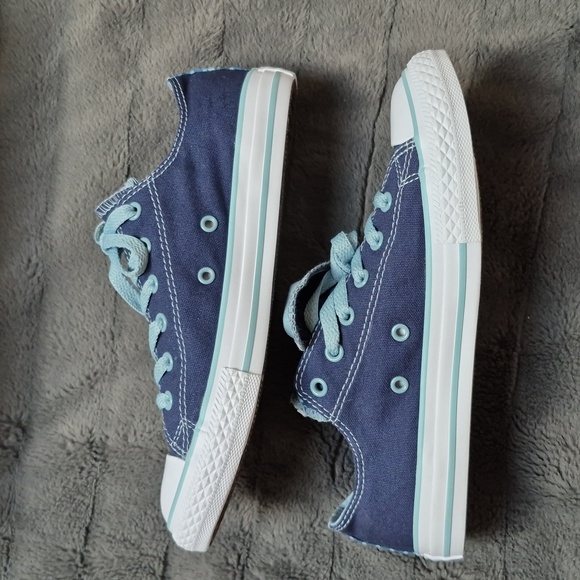 NWOT Double Tongues Blue and Camo Converse! Size 5 Junior! - Picture 8 of 12